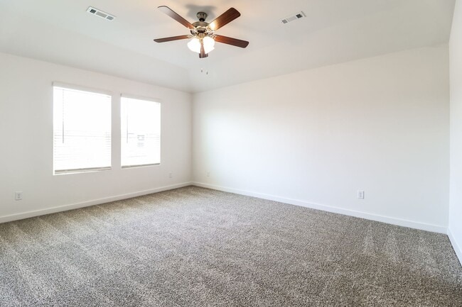 Building Photo - 110 E Fredonia Ct