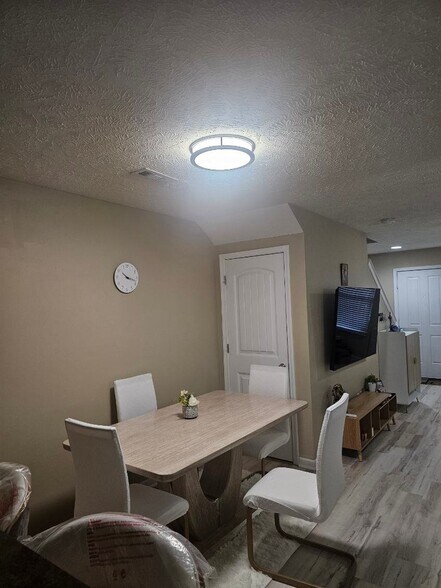 Building Photo - 572 Bradburn Village Cir