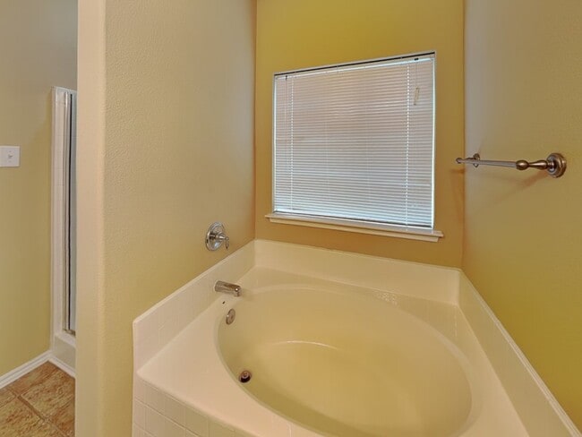 Building Photo - 629 Saddleway Dr
