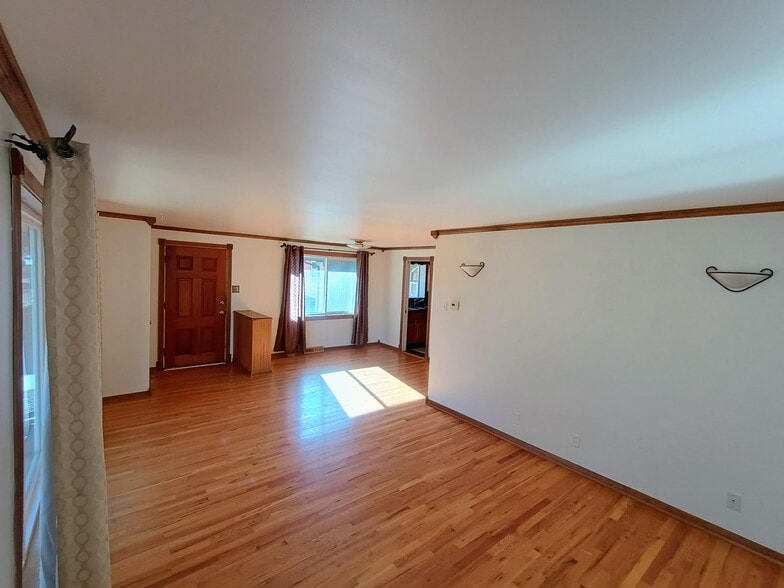 Building Photo - 235 Hemlock St