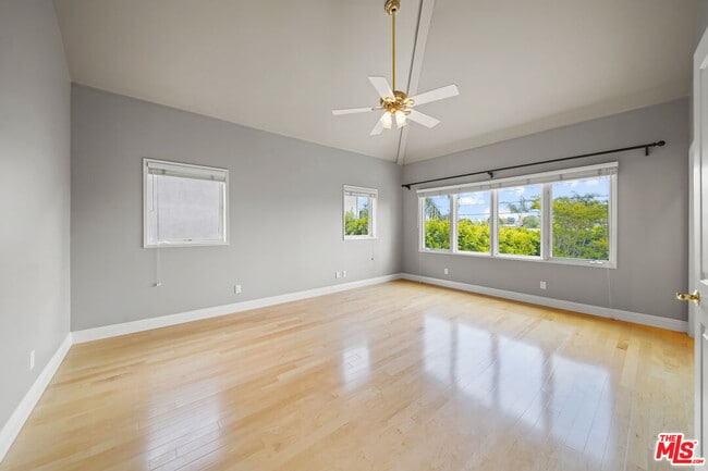 Building Photo - 248 S Swall Dr