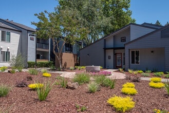 Building Photo - Pheasant Pointe