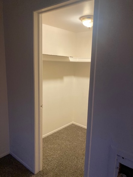 Building Photo - 21681 Hillside Dr