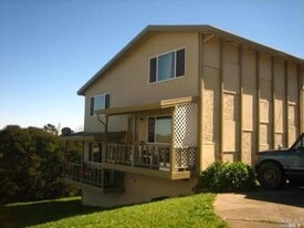 Building Photo - 142 Harrier Ave