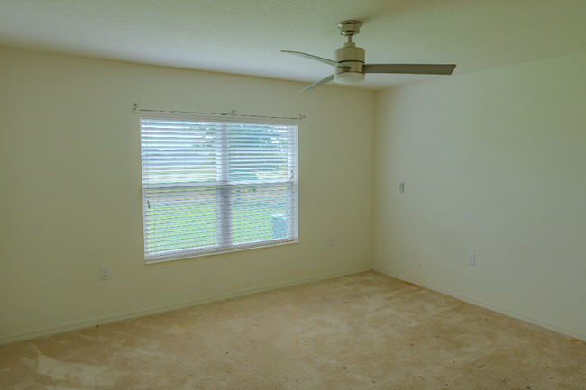 Building Photo - 275 Lake Lucerne Way