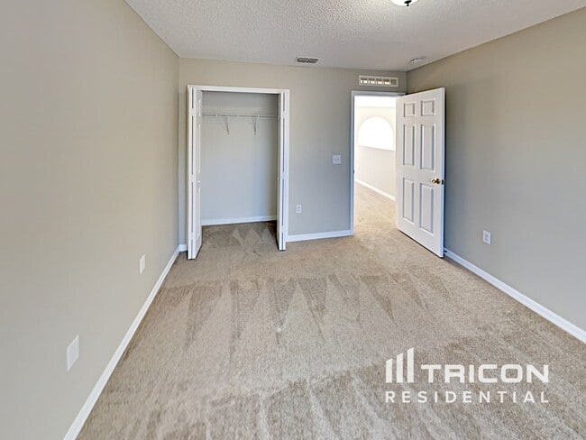Building Photo - 13085 Siam Dr