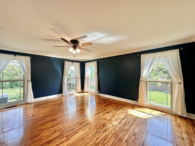 Building Photo - Spacious 4 Bedroom in the Heart of Tyler! Available Now!