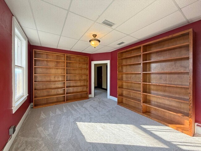 Building Photo - 551 E Boswell St