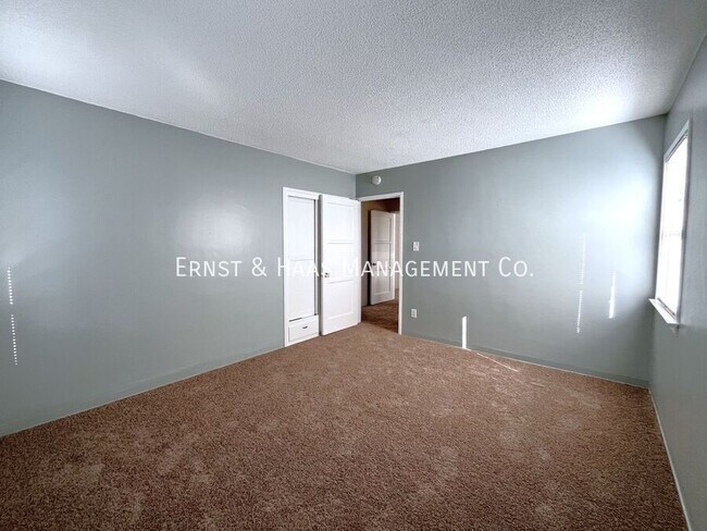 Building Photo - 5889 Rose Ave