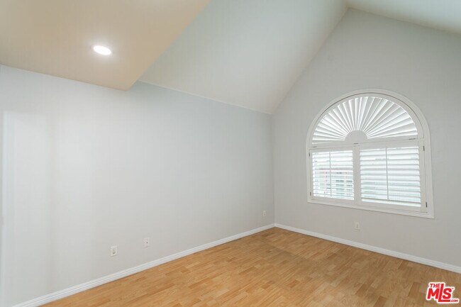 Building Photo - 4744 Ben Ave