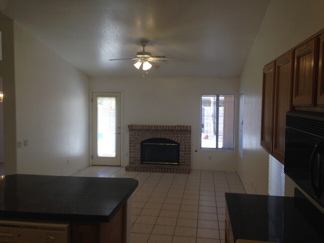 Building Photo - Chandler 4 Bed, 2 Bath Single Level Home w...