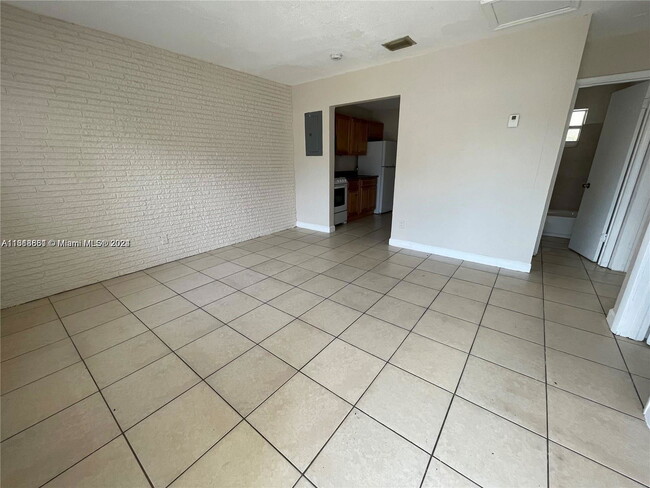 Building Photo - 534 NW 23rd Ave