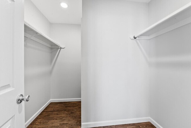 Building Photo - 1916 Grand Ave