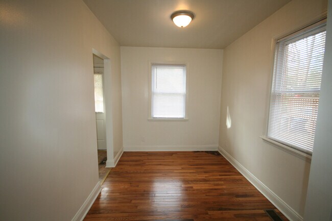 Building Photo - Perfect Floorplan! Walltown Duplex with All Appliances and Fenced Yd