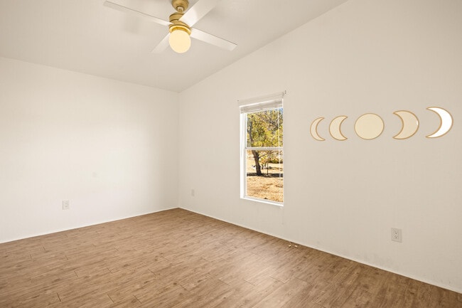 Building Photo - 62851 Aberdeen Dr