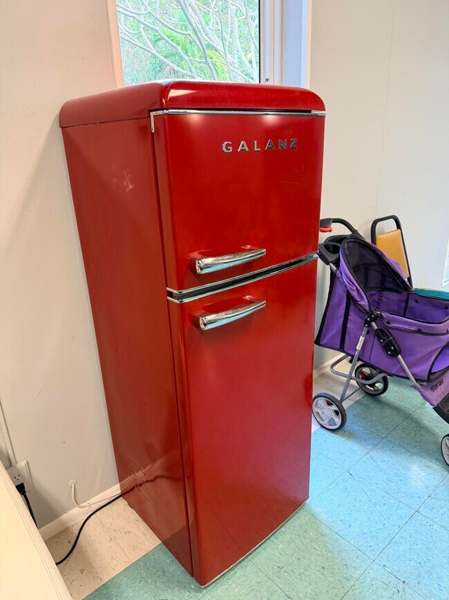 Building Photo - 1000 NE 14th Ave