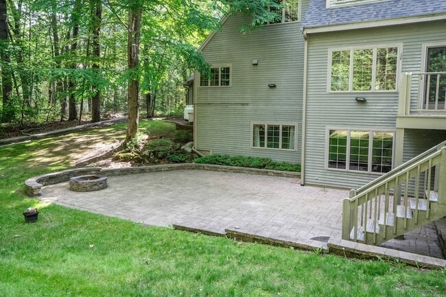 Building Photo - 3 Eton Pl