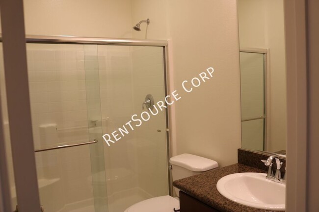 Building Photo - 1 Bedroom, 1 Bath Attached Guest House For...