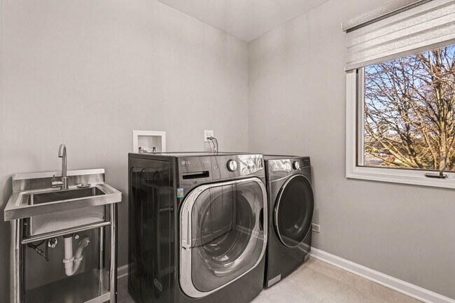Building Photo - 841 Turnbridge Cir