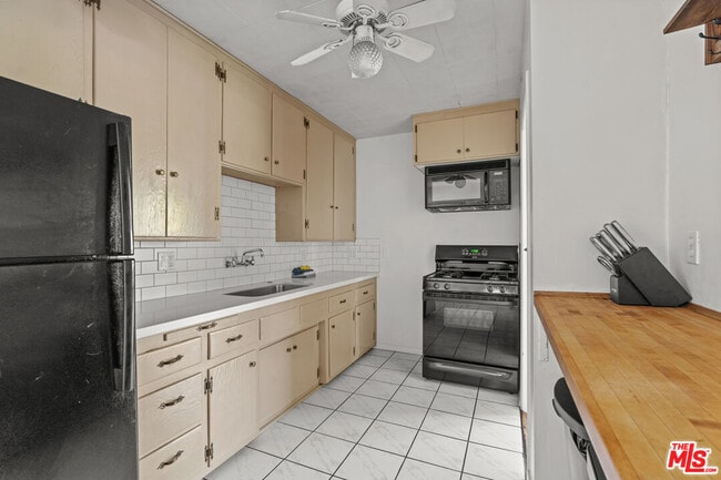 Building Photo - 2421 Cloy Ave