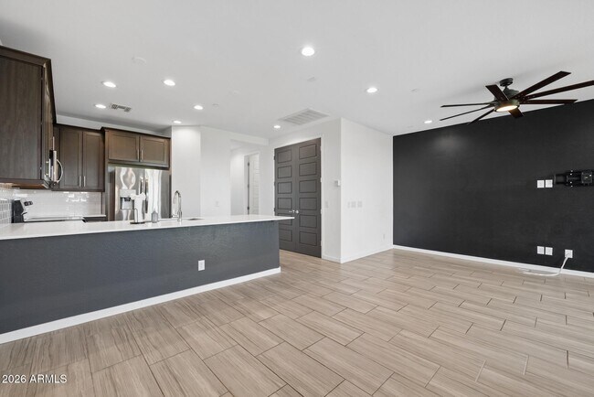 Building Photo - 4631 S Element