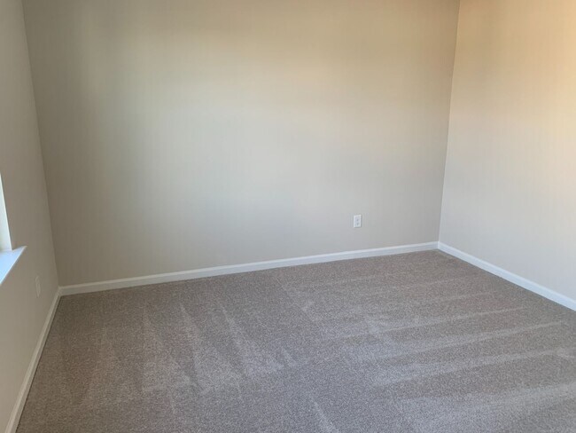 Building Photo - Resort life for your family in the Palisades!