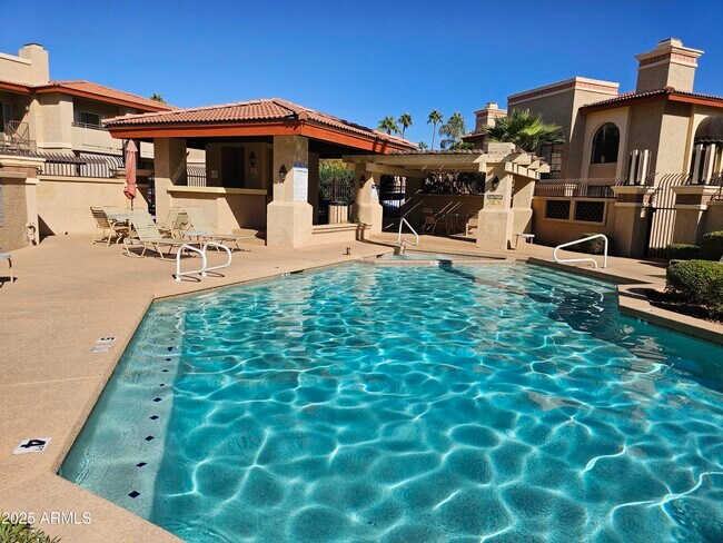 Building Photo - 10410 N Cave Creek Rd