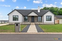 Building Photo - 2204 Magnolia Dr