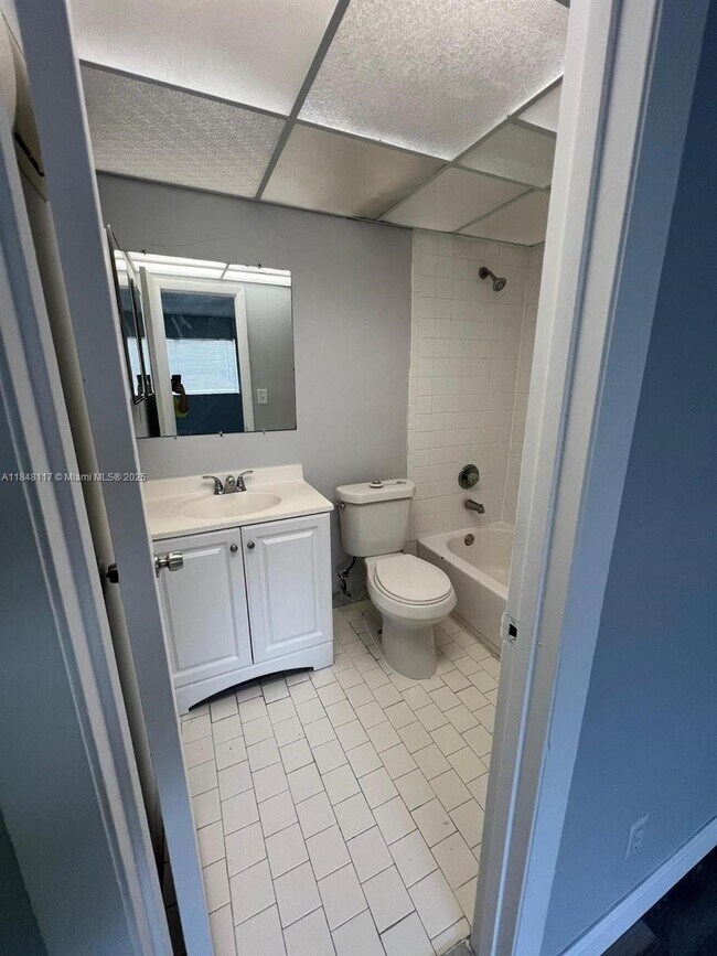 Building Photo - 7925 S Colony Cir