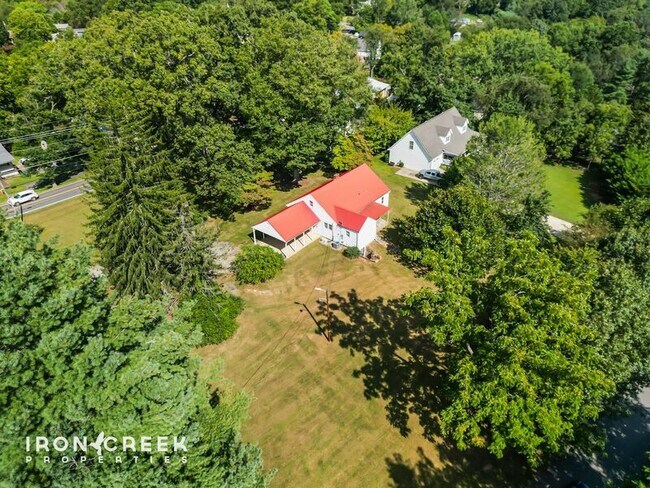 Building Photo - 82 Sand Hill School Rd