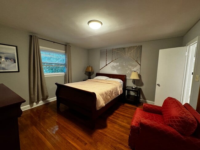 Building Photo - Spacious Furnished 4BR Home with Prime Location Near Marymount and Metro