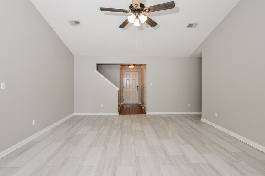 Building Photo - 13141 Sandbourne S