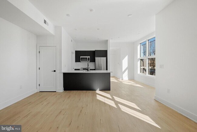 Building Photo - 1221 4 St