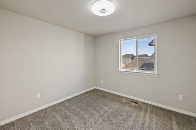 Building Photo - Newer home located in Larson Ranch Communi...