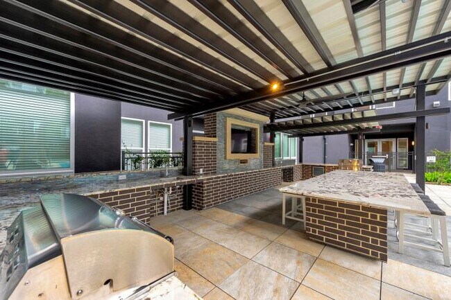 Building Photo - 1 bedroom in Houston TX 77007