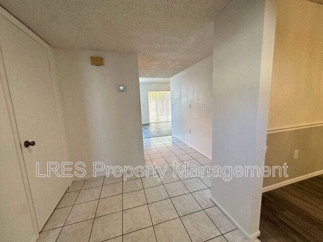 Building Photo - 106 Eastwind Ln