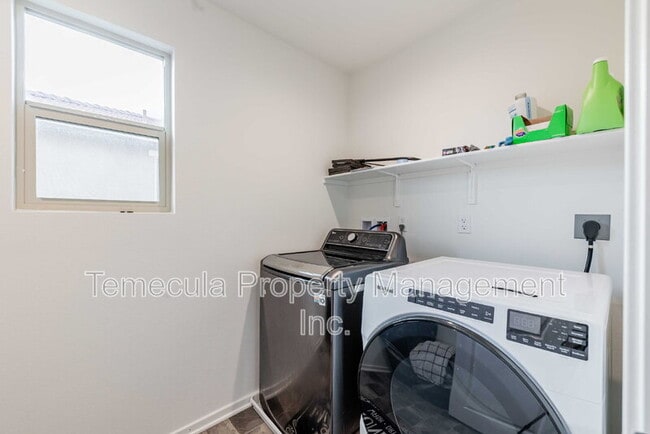 Building Photo - 4872 Goldfinch St