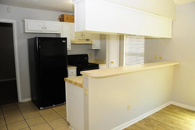 Building Photo - 6899 Lagrange Cir S