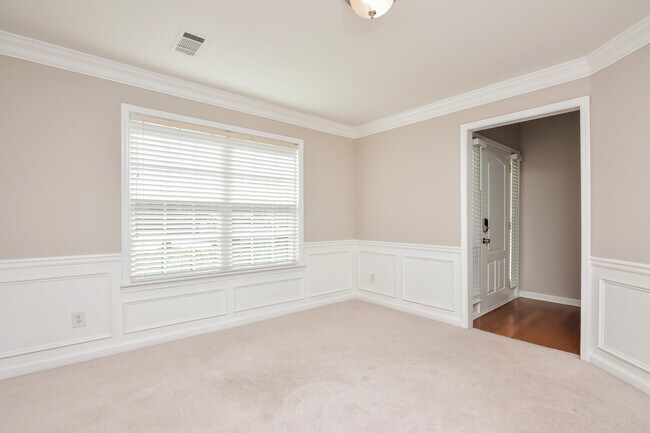 Building Photo - 3748 White Pine Rd