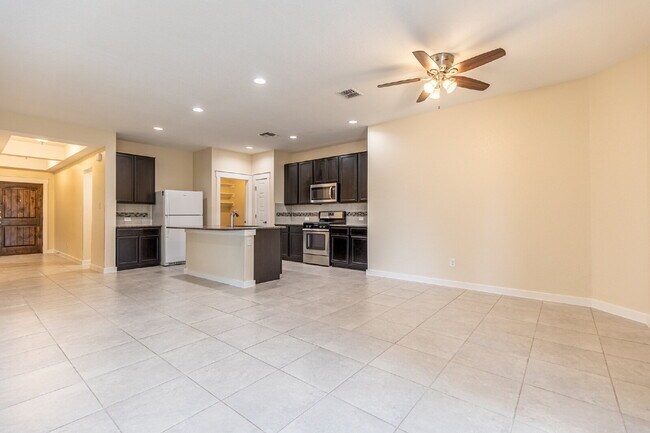 Building Photo - 142 Destiny Dr