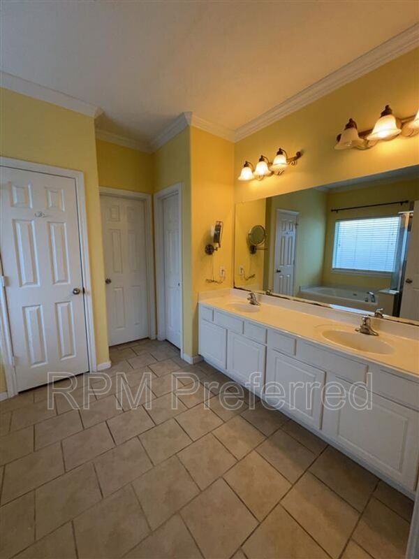 Building Photo - 2513 Flycatcher Cove Dr