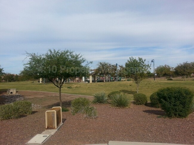 Building Photo - 2644 E Chester Dr