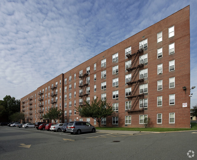 Building Photo - Tysens Park Apartments