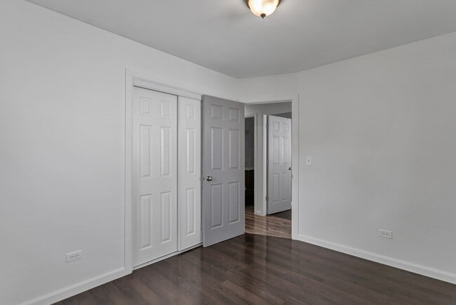 Building Photo - 904 Woodland Dr