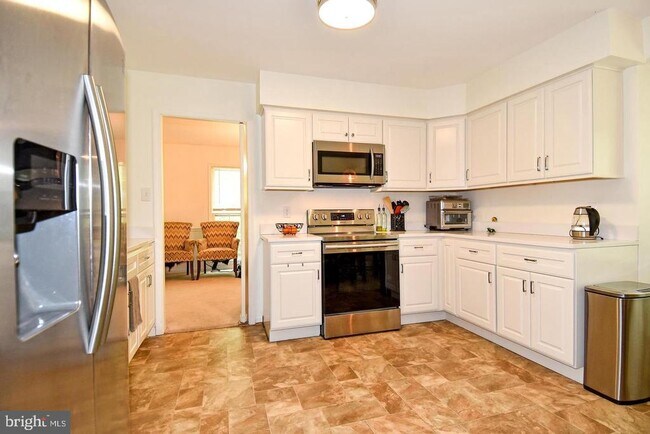 Building Photo - 3714 Carriage House Ct