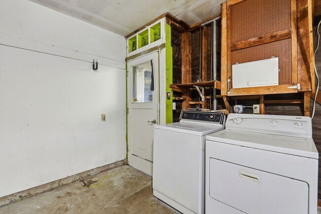 Building Photo - 1559 S Wolfe Rd