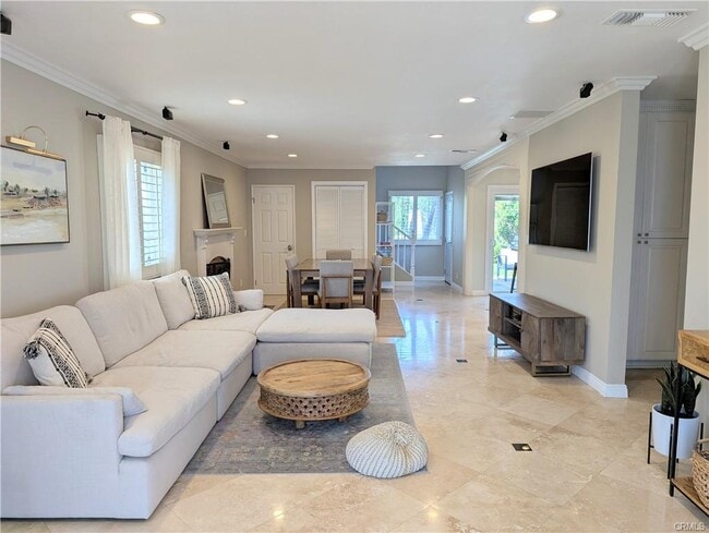 Building Photo - 3527 Cricklewood St