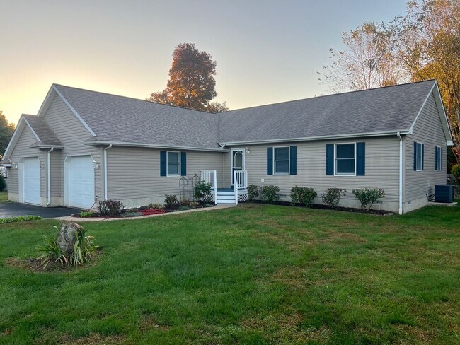 Primary Photo - Single Story home in Overbrook Shores