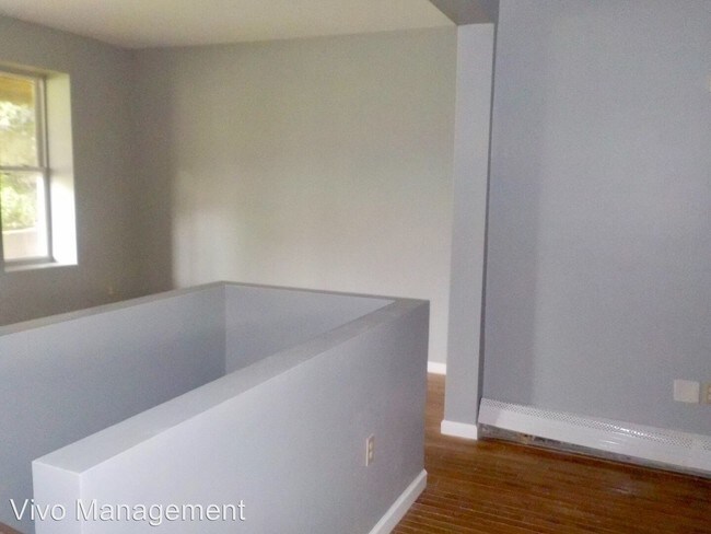 Building Photo - 398-400 S 15th St