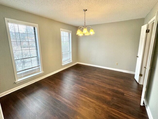 Building Photo - 4300 Crimson Leaf Cove